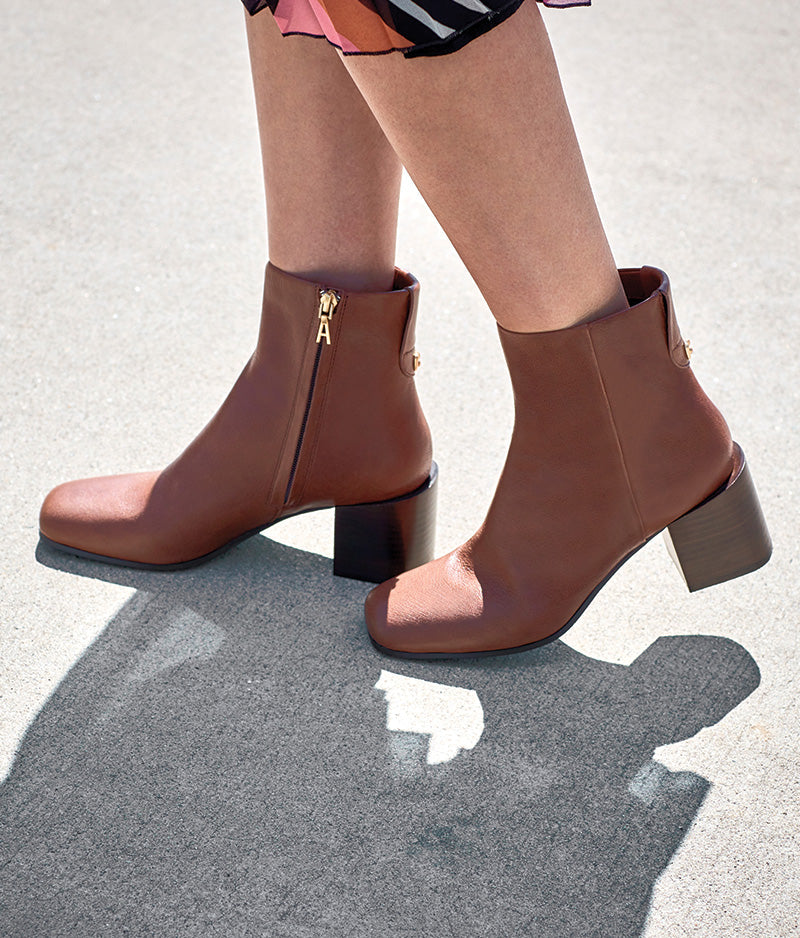 Comfortable Women's Heeled Boots Image