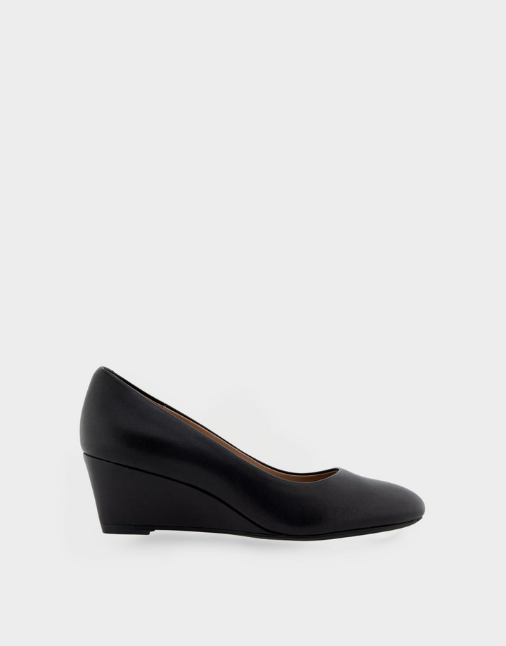 Iris Black