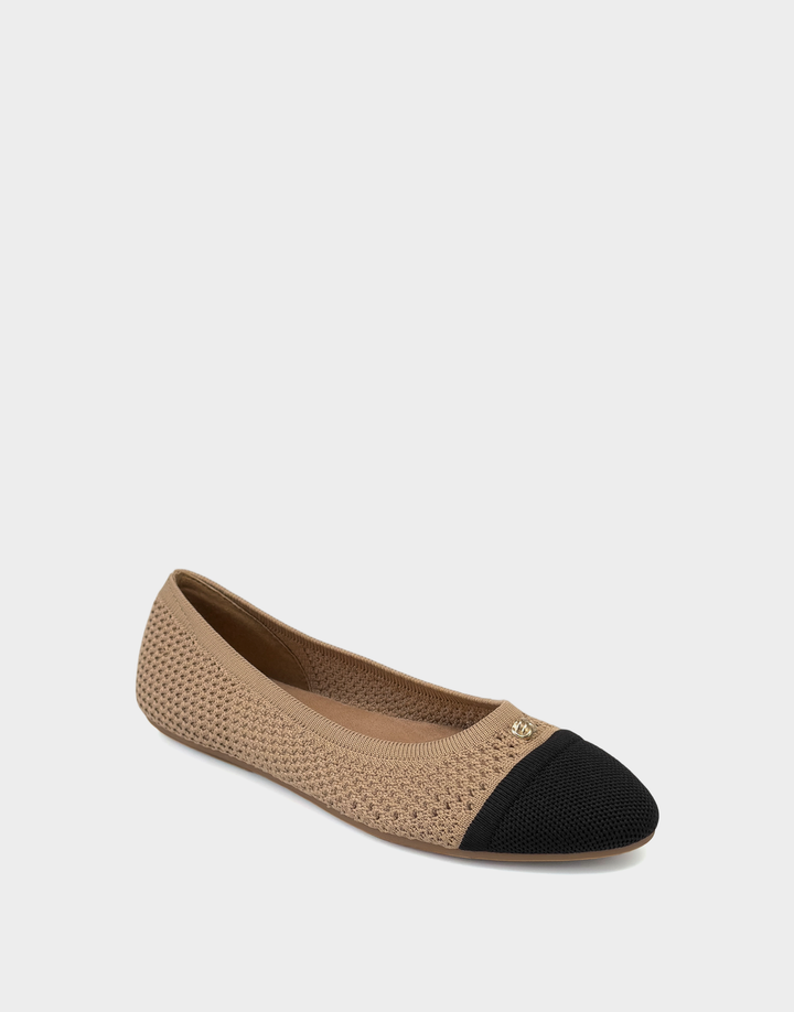 Berries Beige Bisque Black Knit