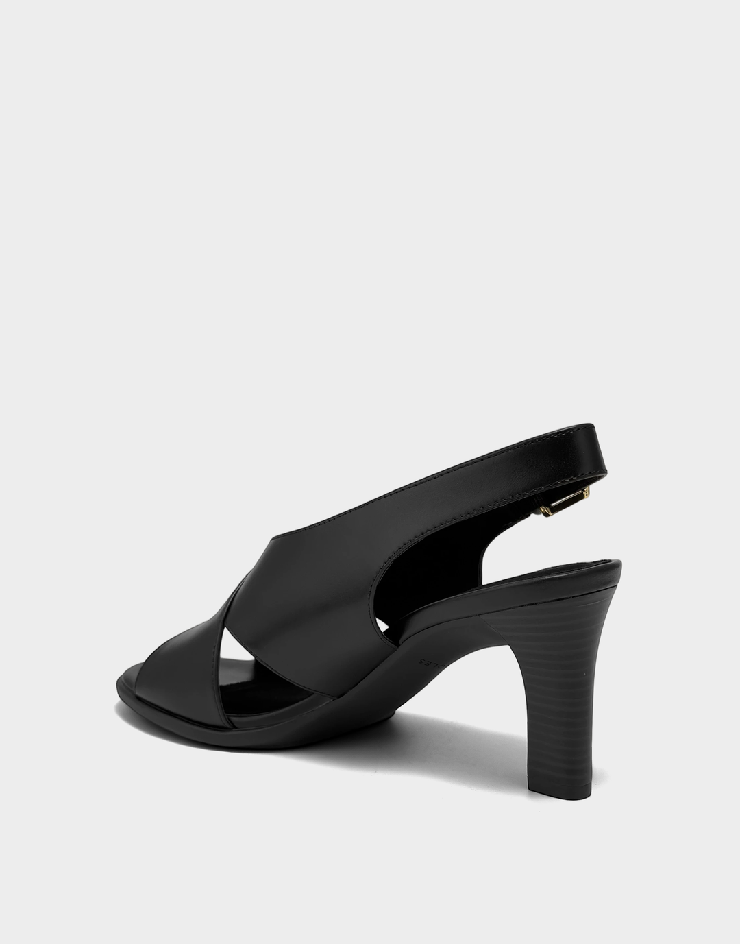 Lateral view of the Hollis platform sandal in black highlighting the retro-inspired design and signature comfort architecture.