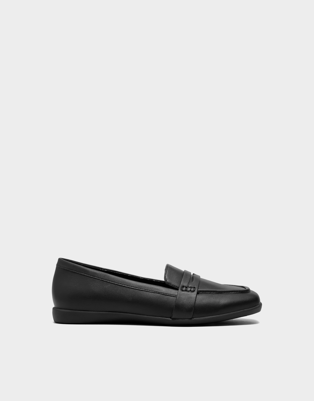 Side profile of the Aerosoles Kody loafer in Black Faux Grain featuring a sleek step-in design and a flexible, low-profile heel.