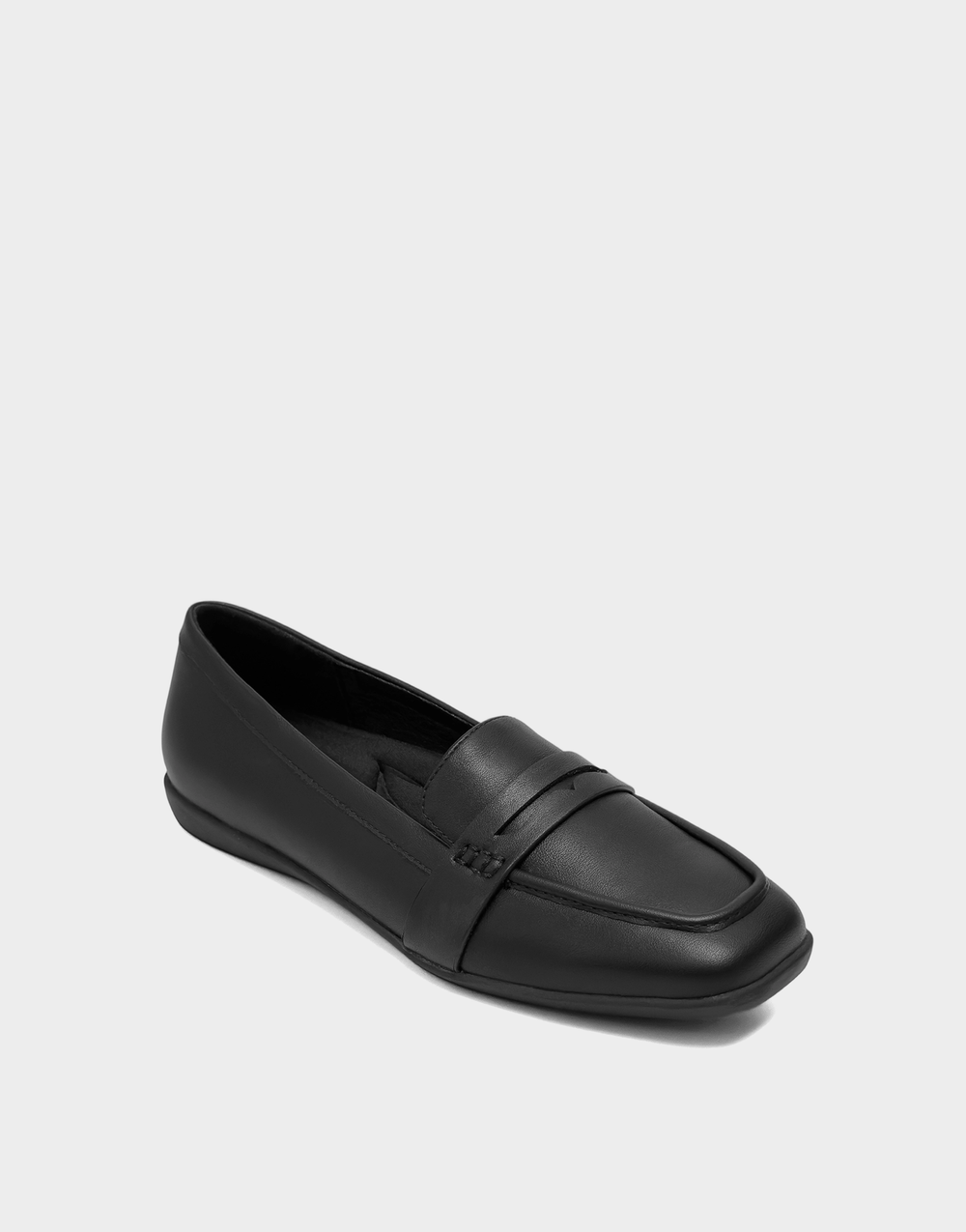 Angled view of the Aerosoles Kody black loafer showcasing the classic penny strap detail and textured faux grain finish.