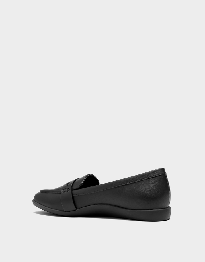 Lateral view of the Kody slip-on loafer in black highlighting the Stitch 'N Turn construction for maximum flexibility and comfort.