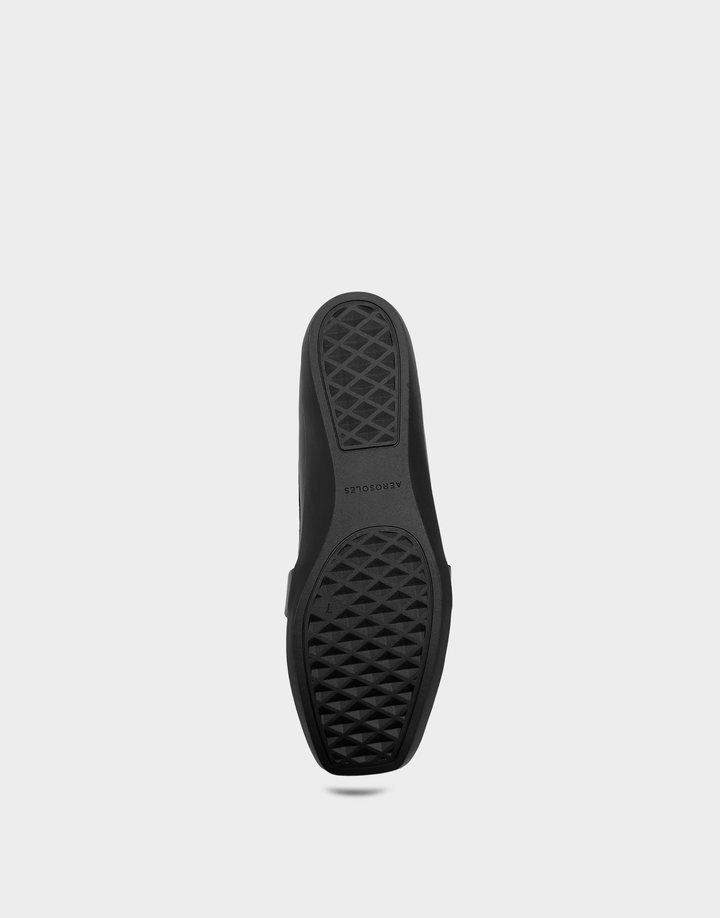 Detailed view of the signature Aerosoles Diamond Flex rubber outsole, designed for non-slip grip and impact absorption.