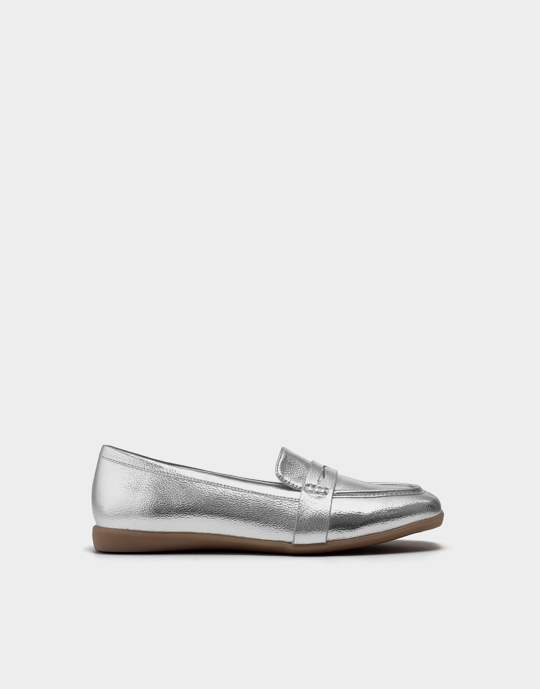 Side profile of the Aerosoles Kody loafer in Silver Metallic Faux Grain featuring a shimmering step-in design and flexible low heel.