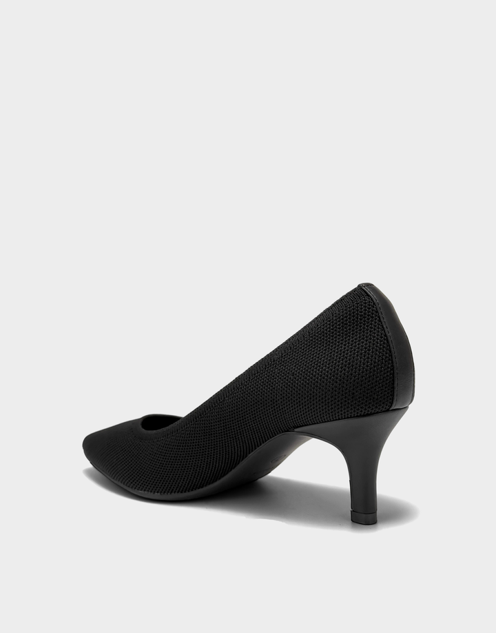 Detailed view of the signature Aerosoles Diamond Flex rubber outsole, designed for impact absorption and non-slip traction.