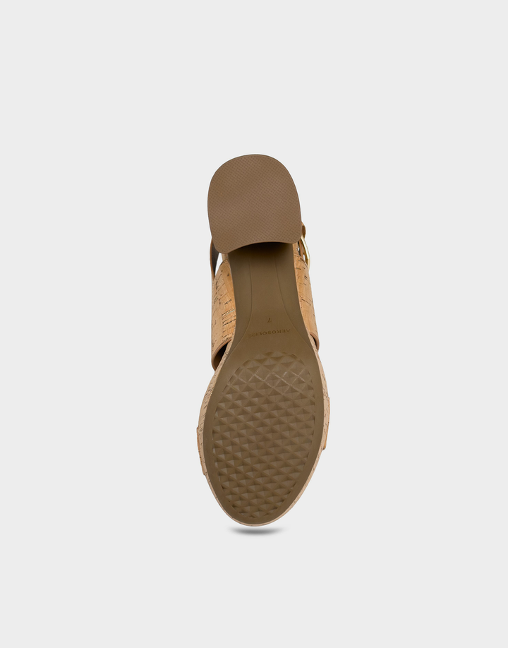 Aerosoles Camilia Natural Gold platform sandal outsole with Diamond Flex tread pattern, bottom view